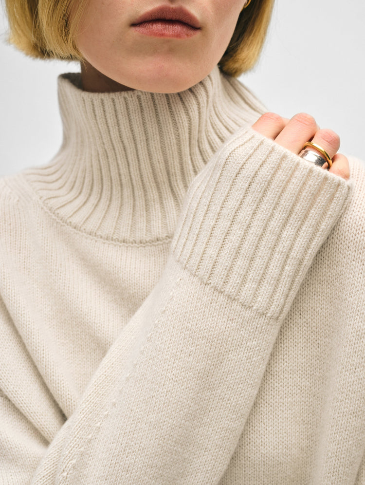 files/20981_Cashmere-Blend-Standneck_Ivory_LH_04.jpg