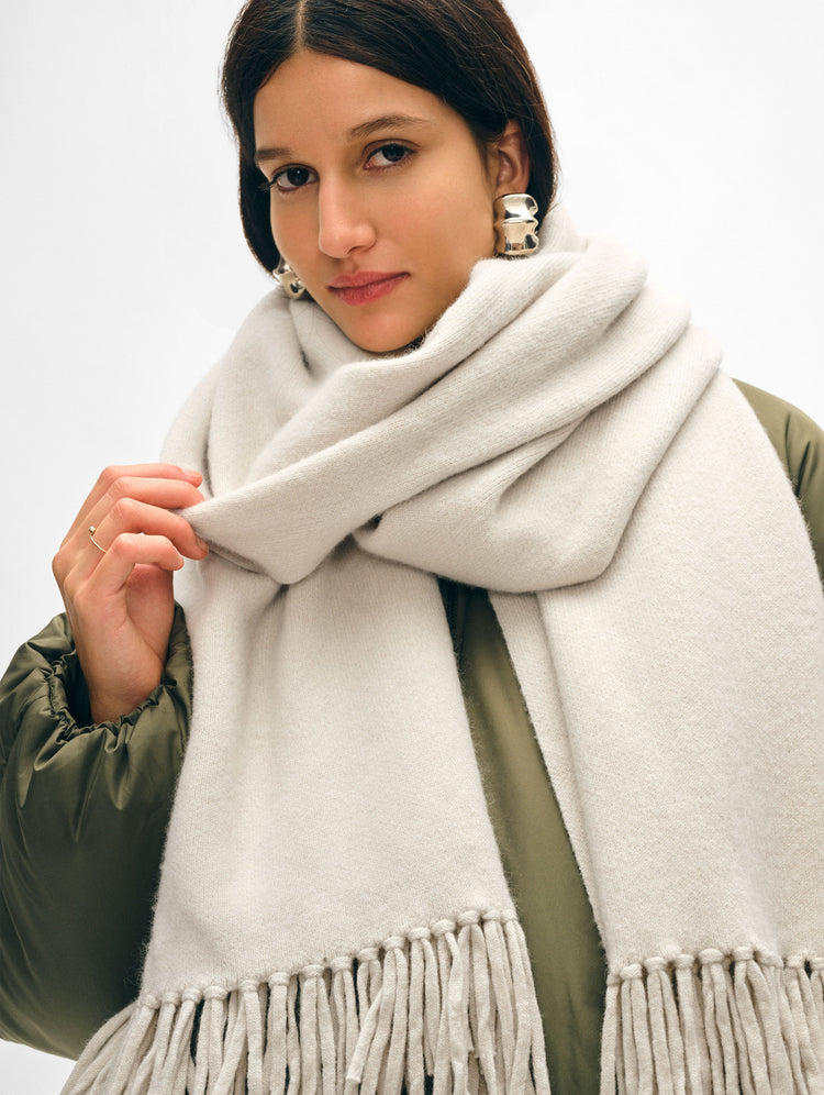 files/21050_Cashmere-Blend-Tassel-Scarf_Ivory_LV_02.jpg