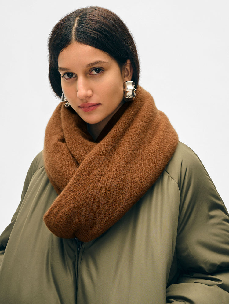 files/4547T_Cashmere-Travel-Wrap_Cedar-Brown_LV_02.jpg